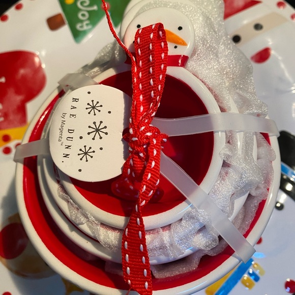 Rae Dunn Christmas Snowman measuring Cups - Picture 4 of 4